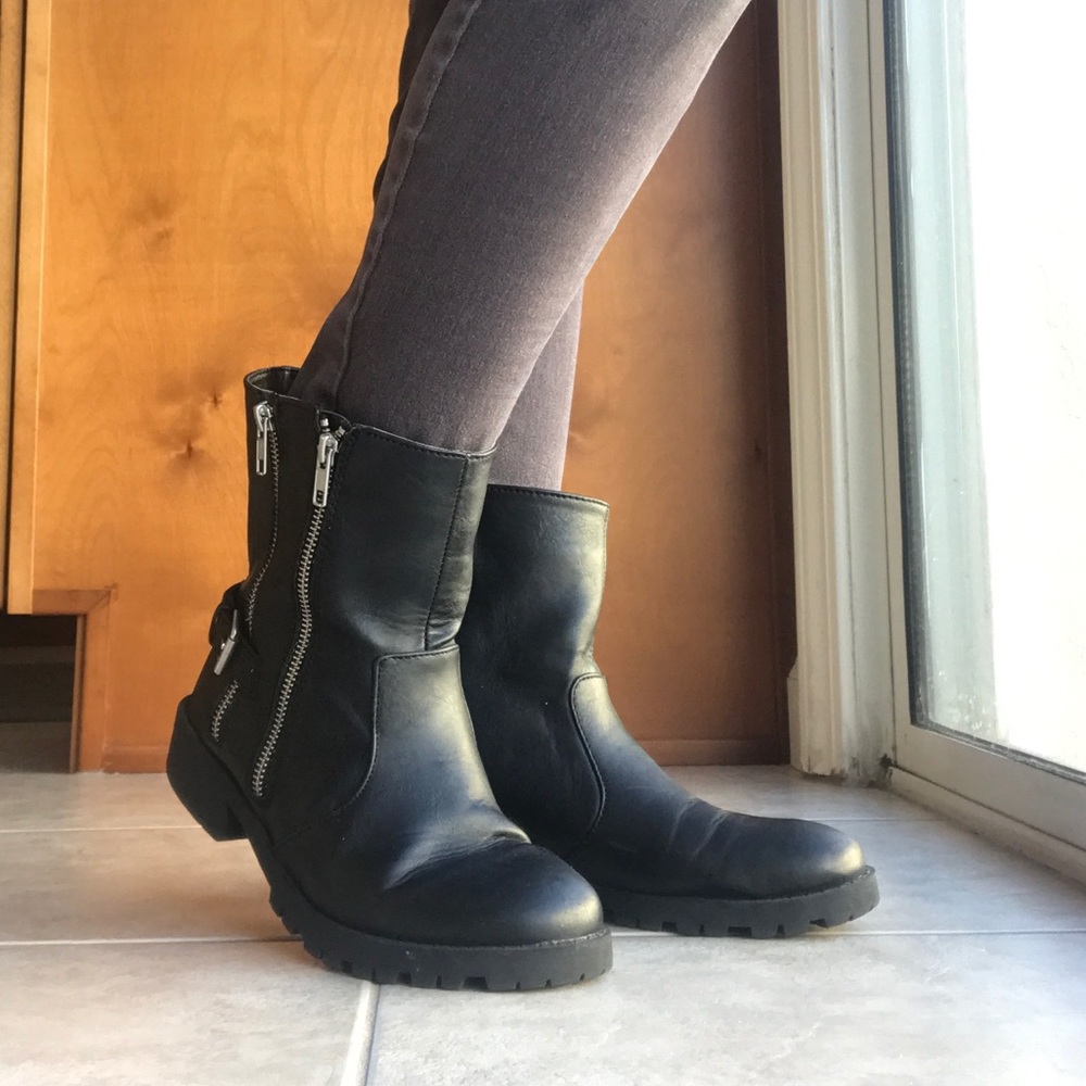 Black leather ankle boots (sz 6.5)
